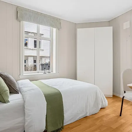 Charming Townhouse - Walk Everywhere!