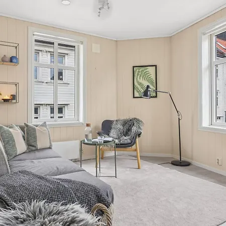 Charming Townhouse - Walk Everywhere!