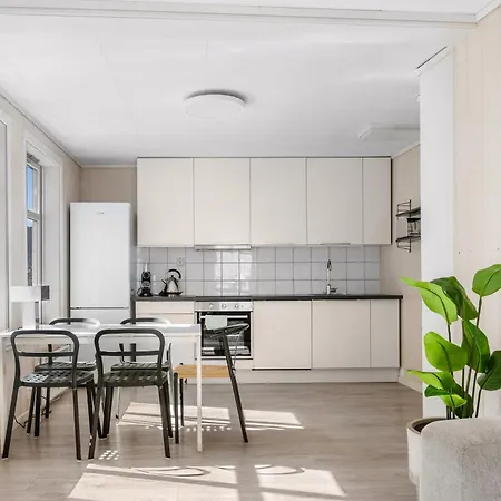 Charming Townhouse - Walk Everywhere! דירה