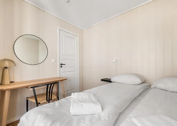 شقة Charming Townhouse - Walk Everywhere! *