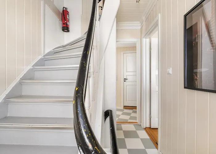 Charming Townhouse - Walk Everywhere!